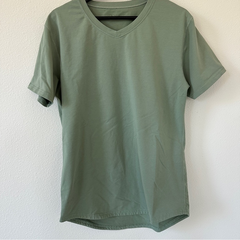 Bylt Basics Men’s Sage Green V neck Tee Size L